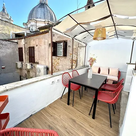 아파트 Navona Penthouse - Attico Vista Cupola 4 Posti